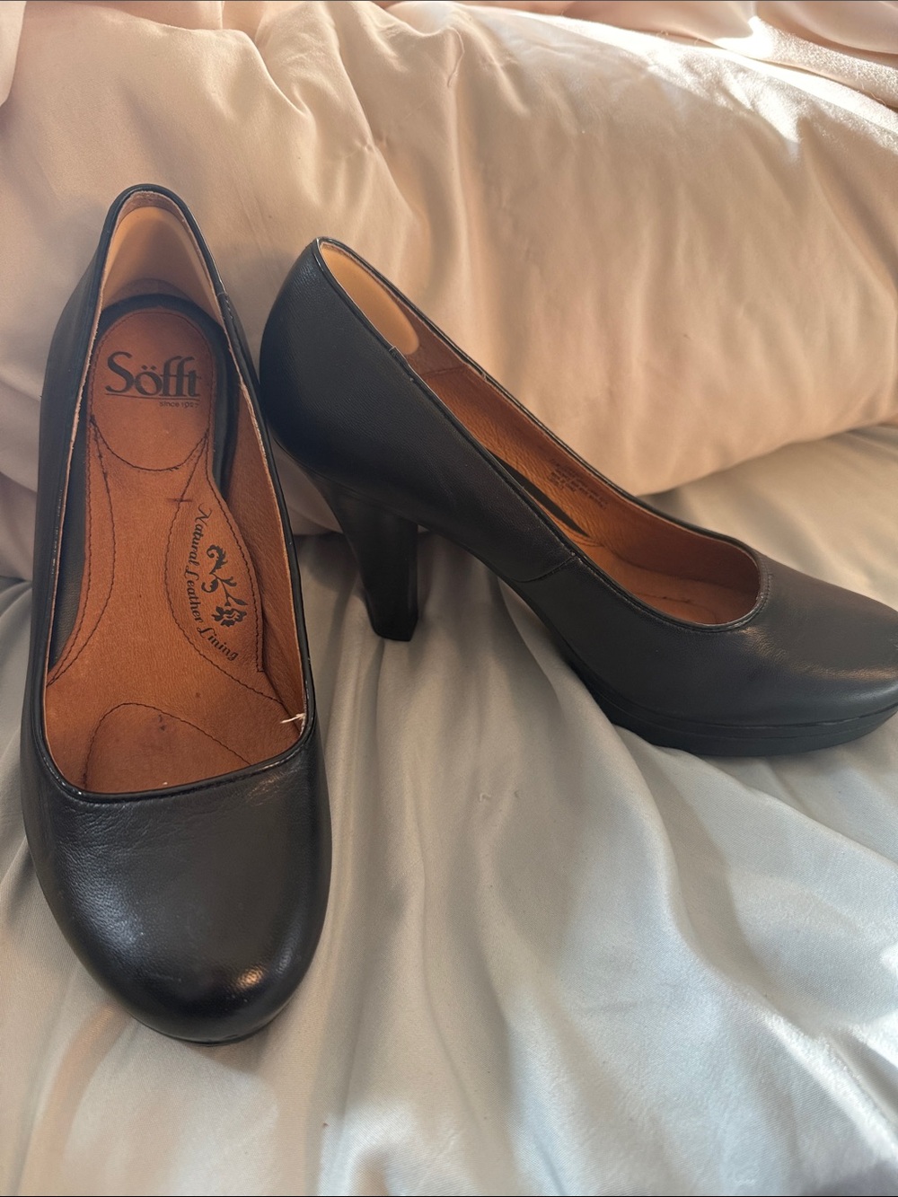Sofft size 7.5w wide women’s black pumps heels